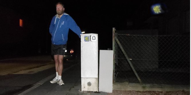 Bertram Eljon mit Stern-Bild am Roemerkanal-Weg 