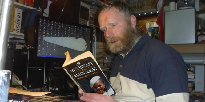 Me reading a modded book about Sorcery