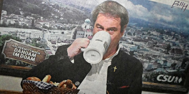 Bild: Markus Söder zu Aschermittwoch allein vor der Kamera trinkt viel Bier