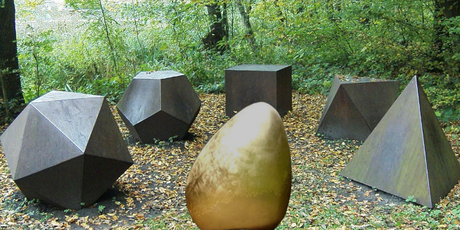 Bild: Platonische Körper und goldenes Ei